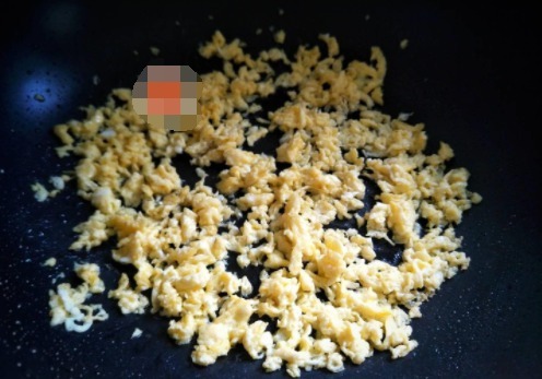 韭菜盒子饼又出新做法，层次丰富，酥脆醇香，一次五个没够吃！
