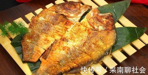 煎鱼|不管煎什么鱼,都别急着下锅,油分2次倒,鱼皮不再粘锅