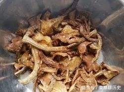 小鸡炖蘑菇:味道鲜美,肉质细嫩!