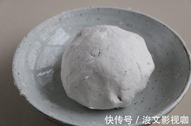 芋头做成的红糍粑，1块芋头1把糯米饭，软糯又香甜