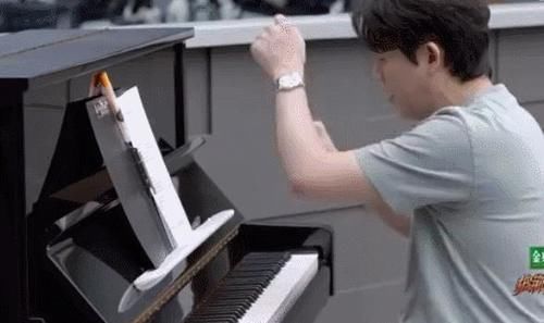 披荊斬棘的哥哥|盤點(diǎn)那些社交牛逼癥明星，陳小春最羨慕的竟然是他？！