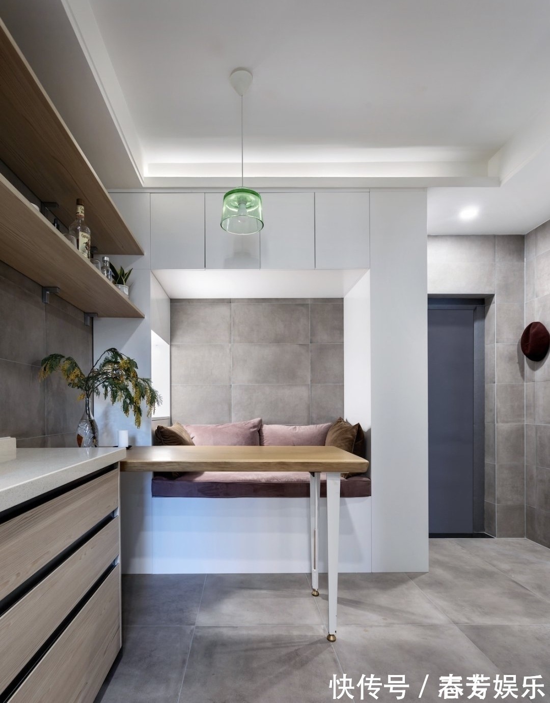 阳台上|独居女孩的精致生活:阳台装浴缸、卧室衣帽间,36平小家样样不少