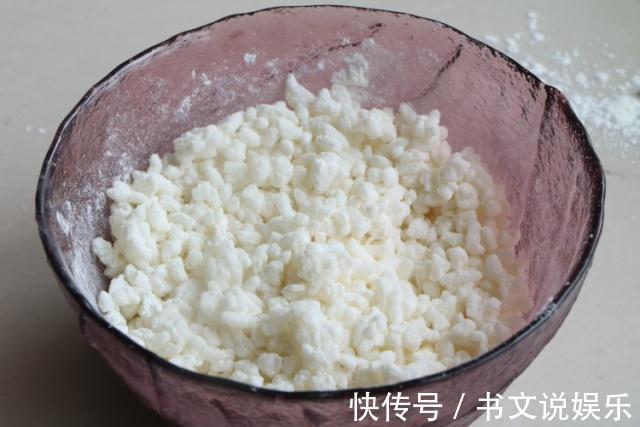 剩米饭也能做蛋糕加鸡蛋一起打发，口感软糯还有营养