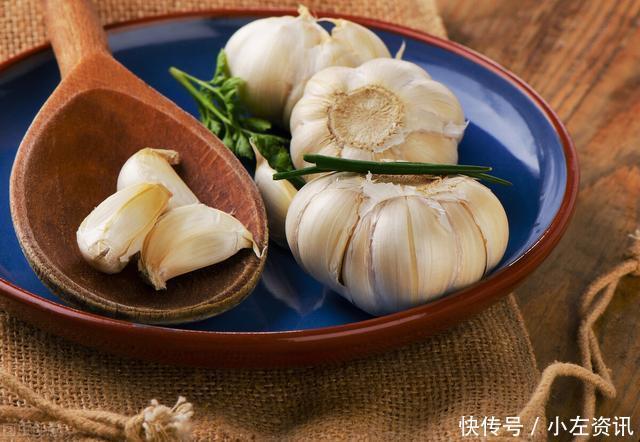 大蒜很辣，为什么北方人喜欢一瓣一瓣生吃，而南方却鲜有人吃呢？