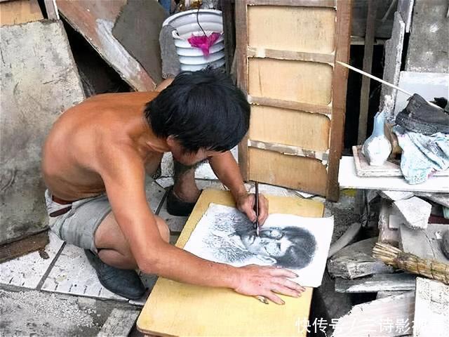 酷似冷军的失业大叔,绘画20年,专家:一文不值,毫无艺术感