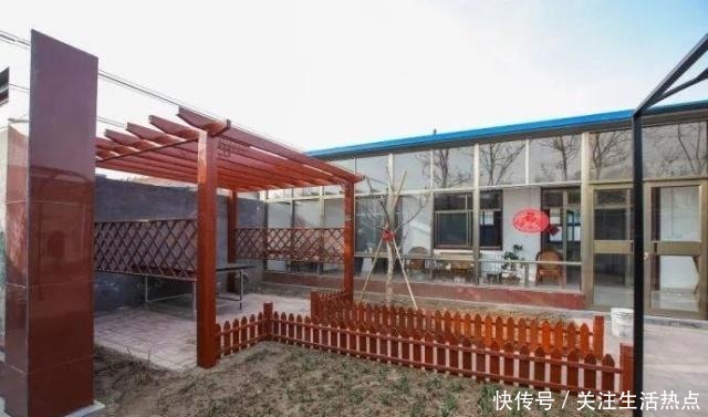 旧农舍改造成花园，一年四季花开不断，邻居看了羡慕的不得了！