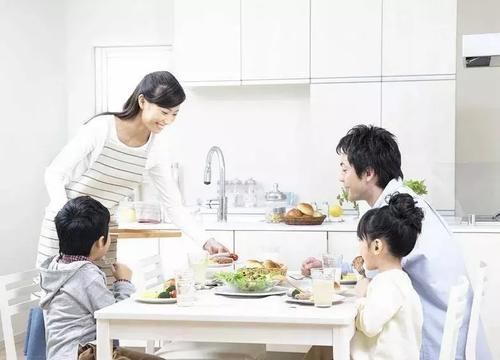 营养物质|坚持每天早上吃一个鸡蛋的人,后来怎么样了?