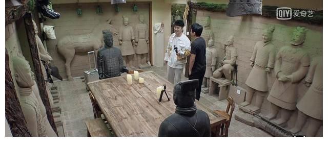 五哈旅行团再次打卡西安，鹿晗“一夜惊魂”，彭昱畅仿妆太吸睛