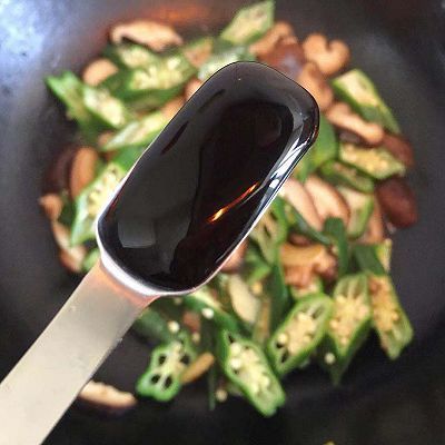 一日三餐|好吃又营养的秋葵炒香菇
