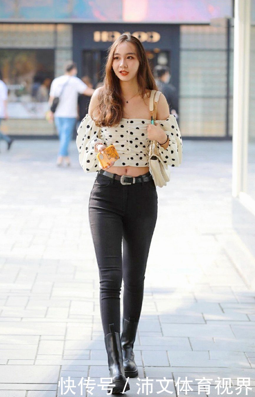 姐姐的身材,前面虽平平无奇,真是“穿衣显瘦”的典范