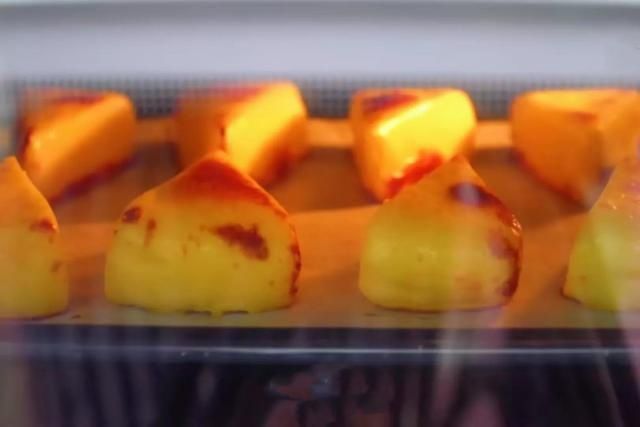 牛奶新吃法,不蒸不炸,搅一搅,烤一烤,外焦内嫩比蛋挞还好吃