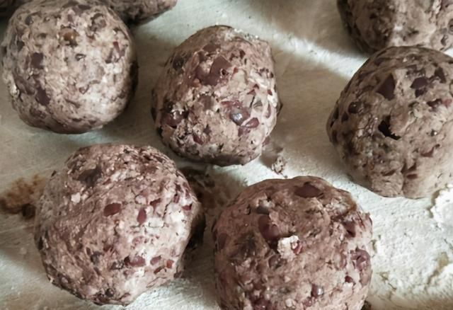 营养|进补季,糯米粉里加红枣和红豆,搓一搓蒸一蒸,做成粘豆包营养高