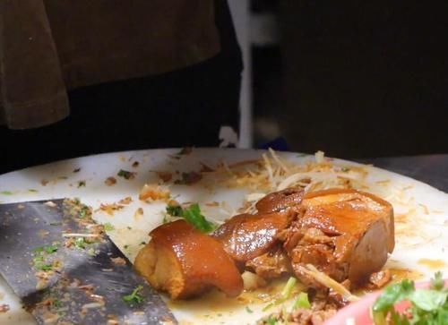 网红店|网红店做肉夹馍,12元一个每人只能买两块儿,食客:真想天天都吃