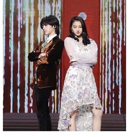 華晨宇包場支持關曉彤新電影