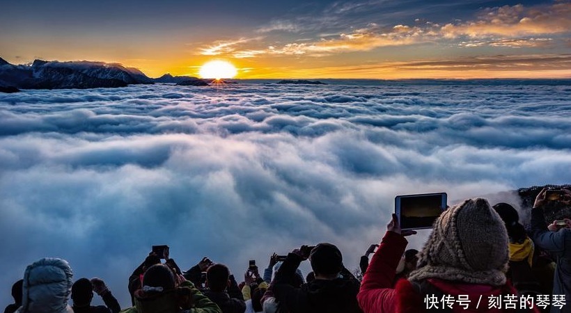 四川有一座高山，不仅是360°观景台，还能近距离接触云海！