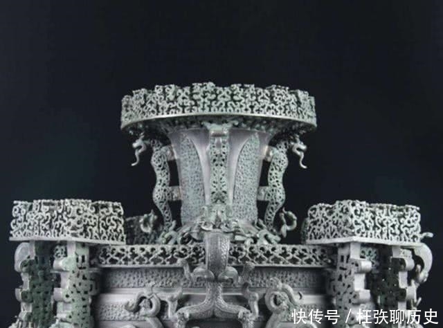 考古专家|40多岁的男墓主,墓里有21个女孩和他的一条狗,专家:心机男