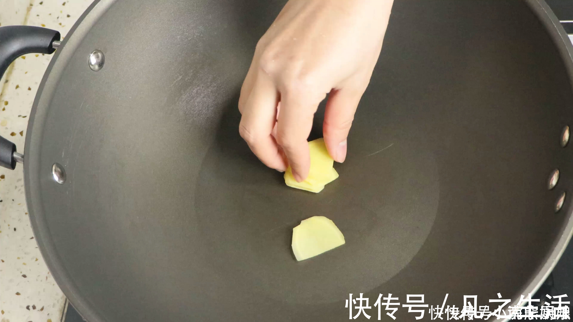 无论煎什么鱼,只要牢记“1道口诀”,煎出来的鱼不破皮还不粘锅