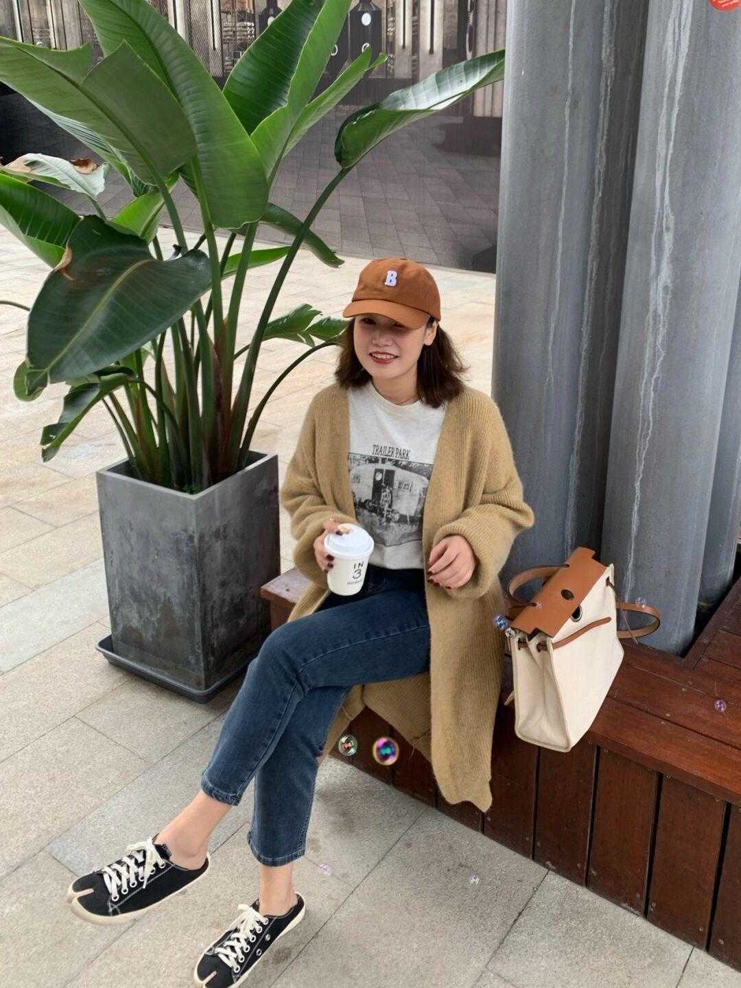 小姐姐 秋冬穿大衣,尽量少配打底裤!搭配半身裙高级又时髦,温柔又优雅