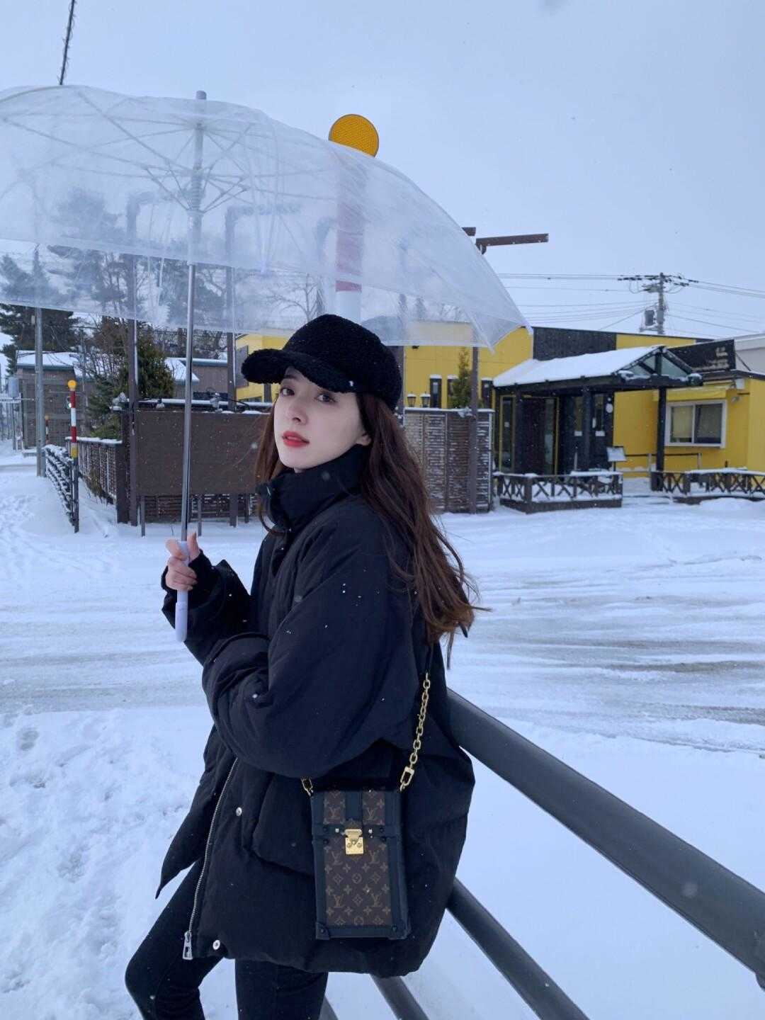 打底裤|过冬的必备羽绒服,黑色羽绒服的n种搭配,气质减龄又显瘦