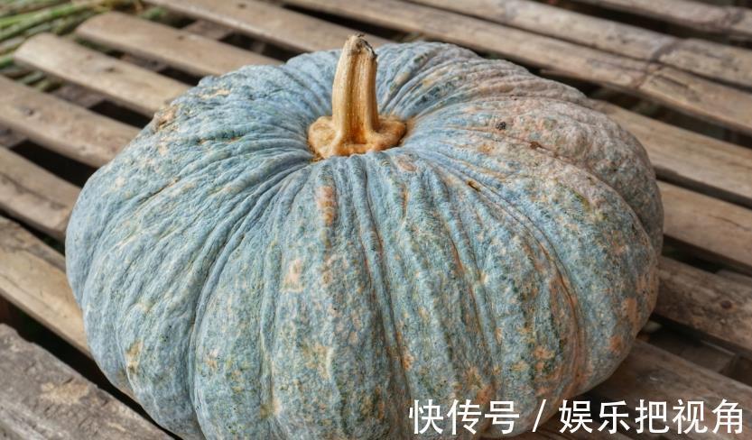 瓜皮|挑南瓜时，记住“4招”，南瓜又沙又甜，很多人都不知道