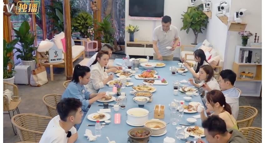 明星参加《妻子5》只是为了捞金?秦海璐和王新军的对话引深思