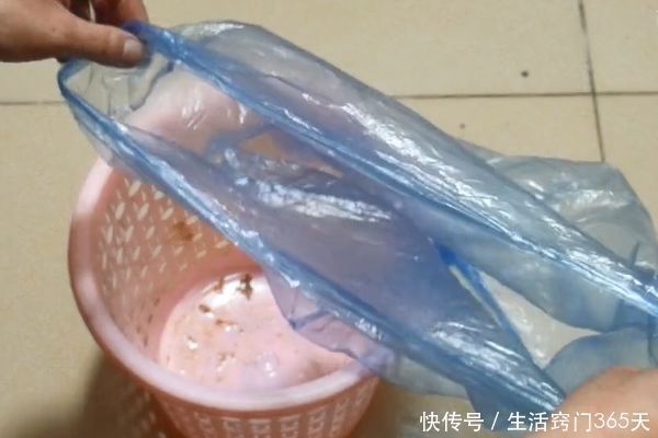 用了30年的垃圾袋,才知道套垃圾袋的正确方法,学会受用一生!