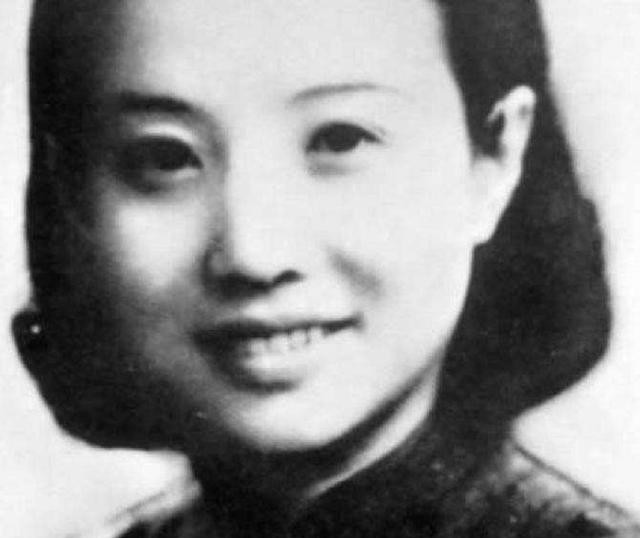 姐妹俩|姐妹俩都爱上郭沫若,为何双双自杀?真相被郭沫若隐藏了40年