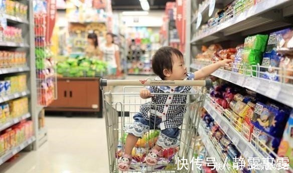 霸气|宝妈只买1颗“车厘子”给孩子,被店员嘲讽抠门,宝妈霸气回怼!