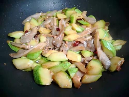 这菜8毛钱一斤，“天然的补水剂”叶酸含量高，孩子长个添动力