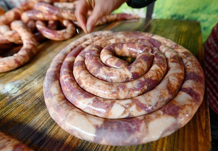 腊肠灌好后，直接晒就错了！多做2步，不破皮，咸香入味，1年不坏