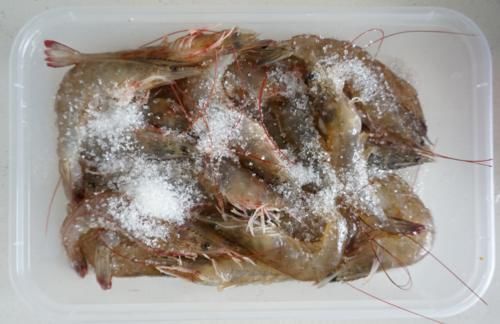 活虾|保存大虾,直接冷冻是大错渔民教你1招,1年不坏,和鲜虾一样鲜