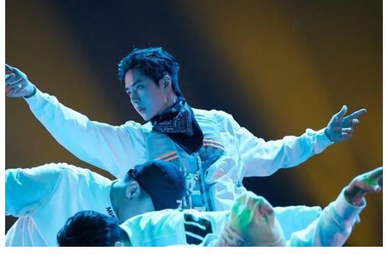 张艺兴|张艺兴表现出了，对舞者的敬仰和尊重，他像是一个带着目的学者！