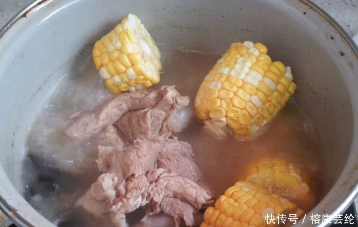 筒骨汤怎么做才好喝?放上两根它,营养丰富孩子爱喝