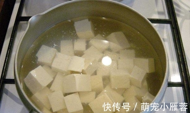 豆腐买多了，切记不要放冰箱！摊贩教我土方法，放15天不会坏