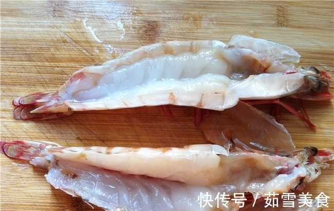 此法烹调冷冻虾，鲜味迅速提升，肉质紧实越嚼越香，高端大气