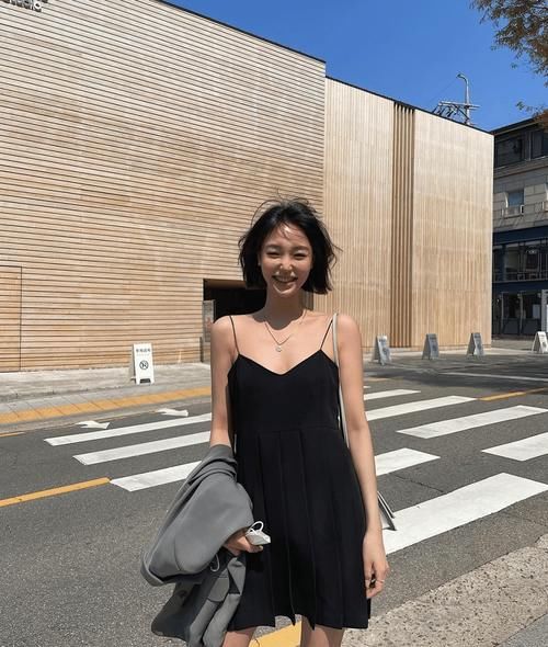 女生巨显老的4款发型，你可千万别剪