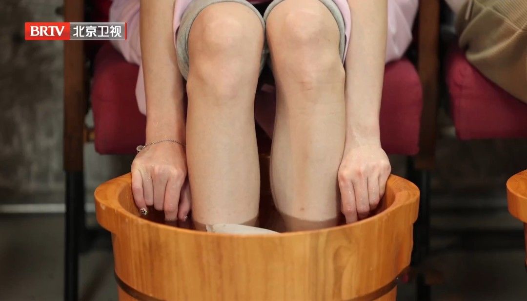 晨起|晨起第一步，脚痛得不得了？你可能是得了这种病 3个动作，帮你减轻疼痛