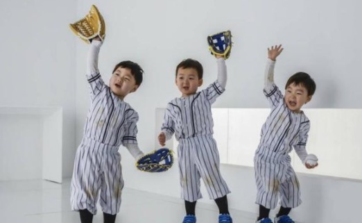 取名|爸爸姓“宫”,随意给三胞胎取名,落户时忍不住笑出声