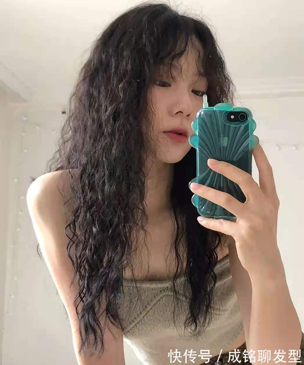 发型|发量少的女人尽量别留这三种发型,显老又土气,这五款减龄又洋气