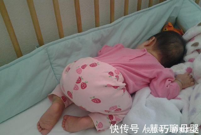 孩子|爸爸一觉醒来发现“娃丢了”,找了一圈,看到孩子后顿时感到后怕