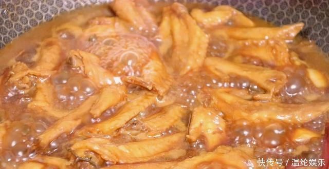 “鸡翅尖”最好吃的做法,颜色红亮,酱汁浓郁,吃着很有乐趣