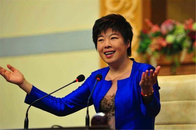 学子|从国学大师到万人唾弃,北大学子轰下台的于丹,背后有何隐情