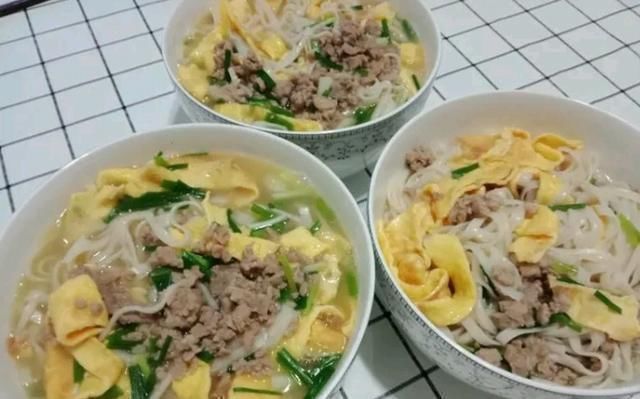 早餐面条这样做,大人小孩都爱吃,吃上十天都不会厌