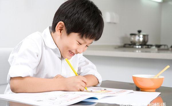 自觉|调皮王变成自主管理达人,学霸爸爸:做好4点调皮孩子也能变自觉