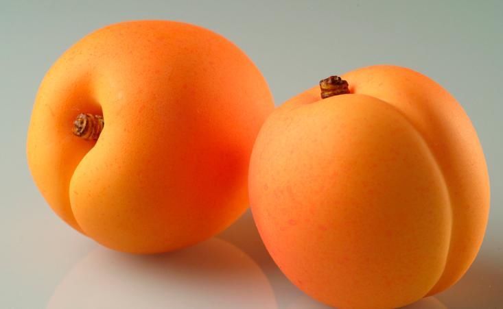 你知道吗？常吃杏子对身体有7大好处，很多人还