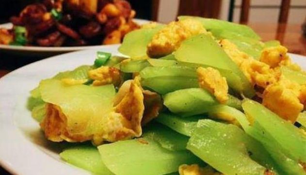 豆腐烧牛肉,莴笋炒鸡蛋,蒸娃娃菜,莲子蒸香芋