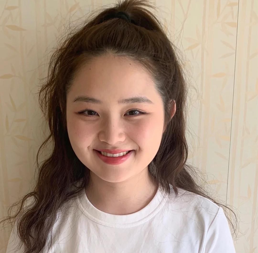 适合圆脸的发型，Lisa同款初恋头清纯，空气感丸子头自带瘦脸