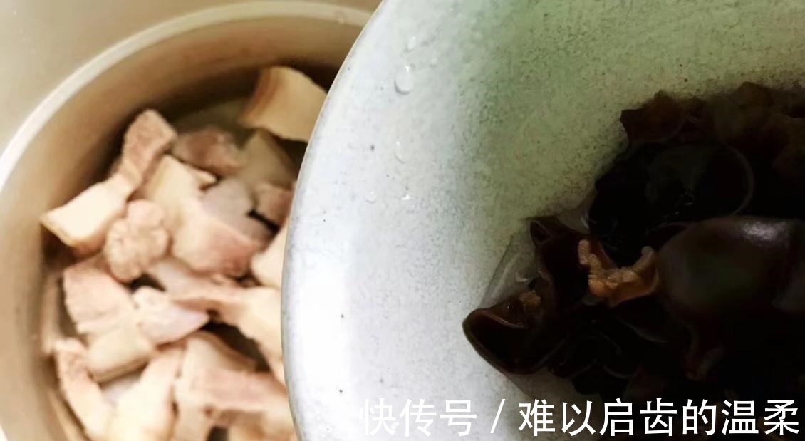 红烧肉|家常木耳腐竹红烧肉,用老卤汁一起炖煮,味道鲜美下饭,真解馋