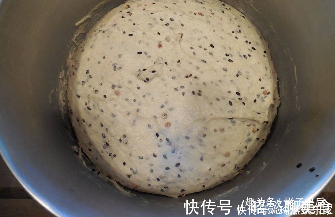 包子|比馒头简单，比包子好吃，我家隔三差五做一次，一出锅就抢光！