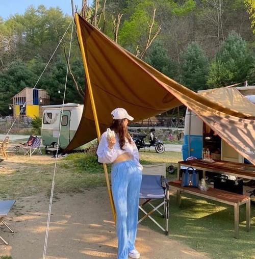 阔腿裤已经过时了，今年流行的是“云朵裤”，遮肉显瘦又时髦